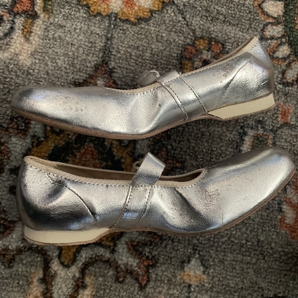 NWOT Vintage Silver Metallic Flat Mary Jane Leather Promenaders Dancing Shoes - Picture 2 of 12